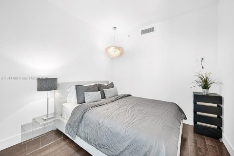 Condo in Miami, Florida, 2 bedrooms  № 1874737 - photo 12