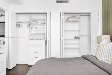 Condo in Miami, Florida, 2 bedrooms  № 1874737 - photo 9