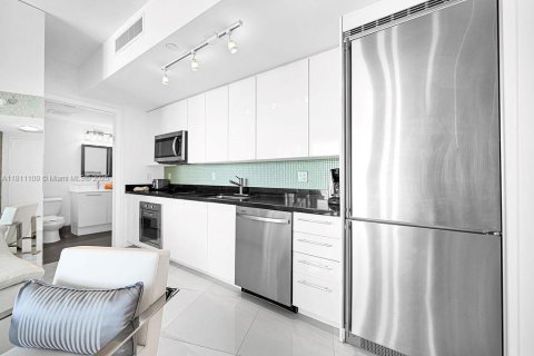 Condo in Miami, Florida, 2 bedrooms  № 1874737 - photo 2