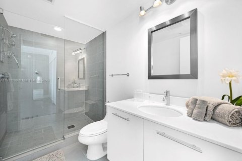 Condo in Miami, Florida, 2 bedrooms  № 1874737 - photo 8
