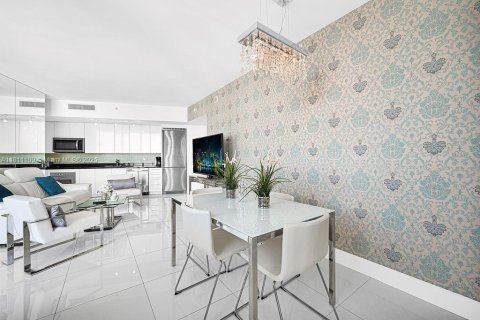Condo in Miami, Florida, 2 bedrooms  № 1874737 - photo 10