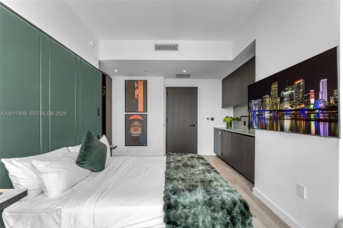 Condo in Miami, Florida, 2 bedrooms № 2075512 - photo 25