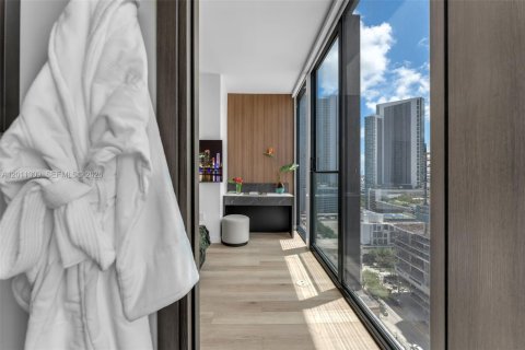 Condo in Miami, Florida, 2 bedrooms № 2075512 - photo 23