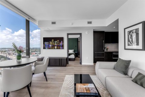Condo in Miami, Florida, 2 bedrooms № 2075512 - photo 6