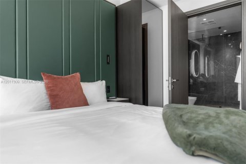 Condo in Miami, Florida, 2 bedrooms № 2075512 - photo 12