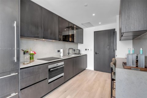 Condo in Miami, Florida, 2 bedrooms № 2075512 - photo 8