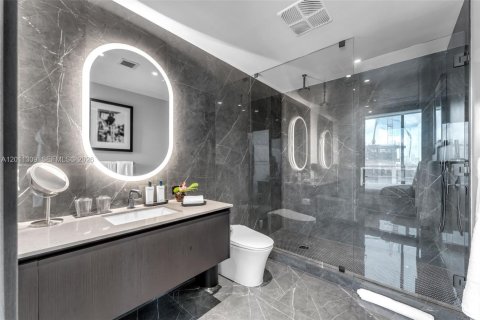 Condo in Miami, Florida, 2 bedrooms № 2075512 - photo 22