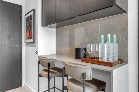 Condo in Miami, Florida, 2 bedrooms № 2075512 - photo 9