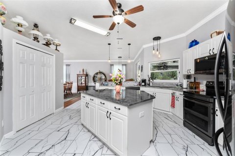 House in Port Charlotte, Florida 4 bedrooms, 216 sq.m. № 2115910 - photo 11