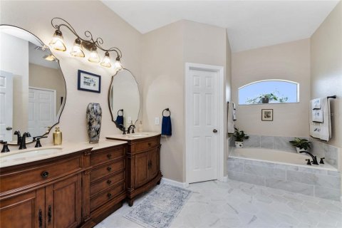 House in Port Charlotte, Florida 4 bedrooms, 216 sq.m. № 2115910 - photo 23