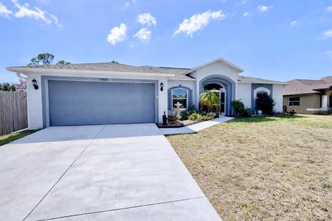 House in Port Charlotte, Florida 4 bedrooms, 216 sq.m. № 2115910