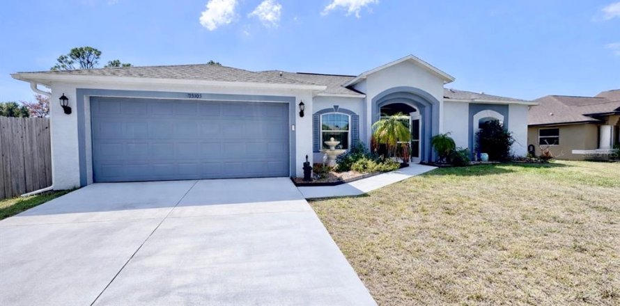 House in Port Charlotte, Florida 4 bedrooms, 216 sq.m. № 2115910