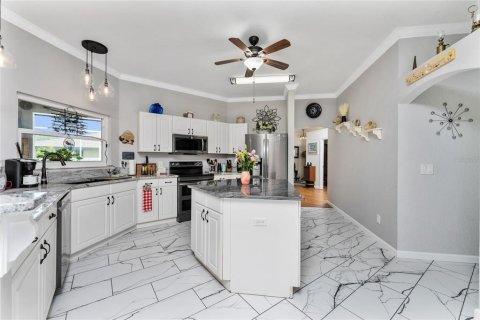 House in Port Charlotte, Florida 4 bedrooms, 216 sq.m. № 2115910 - photo 10