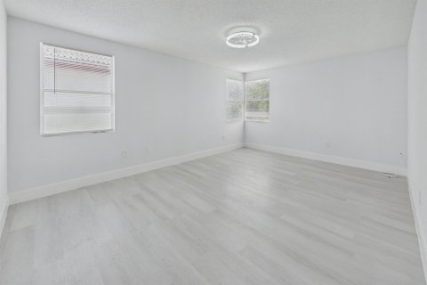 Купить виллу или дом в Корал-Спрингс, Флорида 3 комнаты, 161.46м2, № 2303854 - фото 19