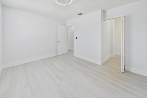Купить виллу или дом в Корал-Спрингс, Флорида 3 комнаты, 161.46м2, № 2303854 - фото 27
