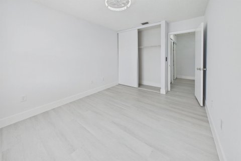 Купить виллу или дом в Корал-Спрингс, Флорида 3 комнаты, 161.46м2, № 2303854 - фото 30