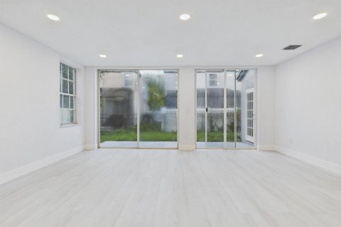Купить виллу или дом в Корал-Спрингс, Флорида 3 комнаты, 161.46м2, № 2303854 - фото 9