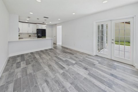Купить виллу или дом в Корал-Спрингс, Флорида 3 комнаты, 161.46м2, № 2303854 - фото 17