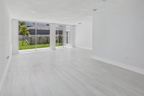 Купить виллу или дом в Корал-Спрингс, Флорида 3 комнаты, 161.46м2, № 2303854 - фото 8
