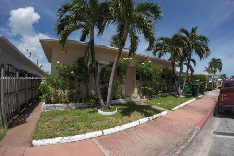 Casa en alquiler en Miami Beach, Florida, 1 dormitorio, 58.06 m2 № 2010507 - foto 9