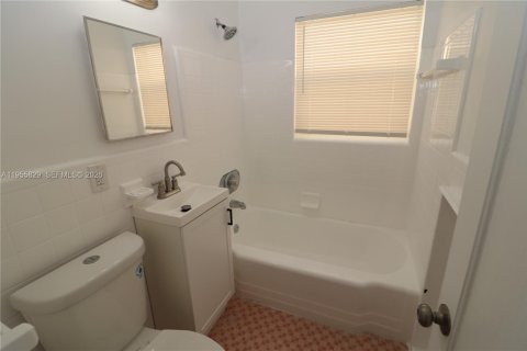 Casa en alquiler en Miami Beach, Florida, 1 dormitorio, 58.06 m2 № 2010507 - foto 22