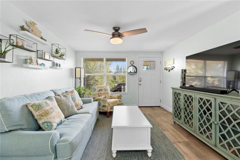 Casa en venta en New Smyrna Beach, Florida, 3 dormitorios, 90.3 m2 № 1555357 - foto 4
