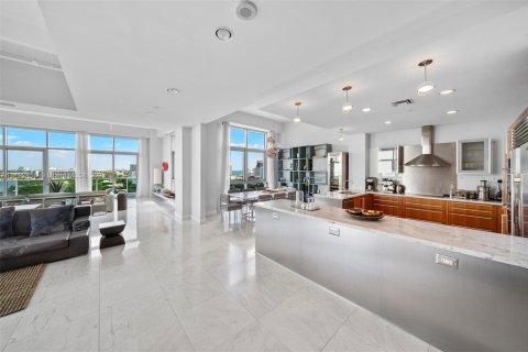 Condo in Miami Beach, Florida, 3 bedrooms  № 1660158 - photo 19