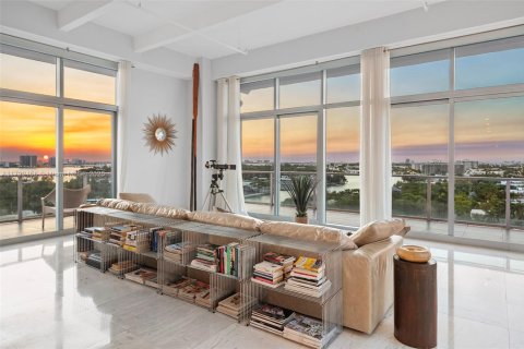 Condo in Miami Beach, Florida, 3 bedrooms  № 1660158 - photo 2