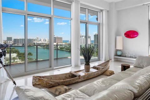 Condo in Miami Beach, Florida, 3 bedrooms  № 1660158 - photo 17