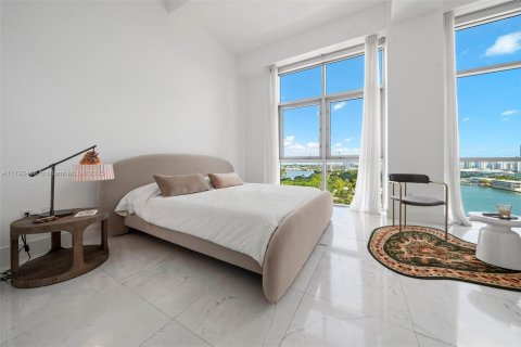 Condo in Miami Beach, Florida, 3 bedrooms  № 1660158 - photo 27