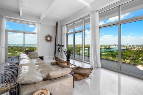 Condo in Miami Beach, Florida, 3 bedrooms  № 1660158 - photo 16