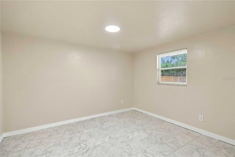 Immobilier commercial à vendre à Bradenton, Floride: 6 chambres, 175.59 m2 № 2413944 - photo 14