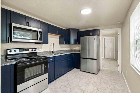 Immobilier commercial à vendre à Bradenton, Floride: 6 chambres, 175.59 m2 № 2413944 - photo 3