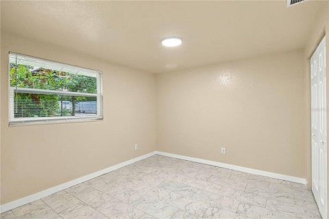 Immobilier commercial à vendre à Bradenton, Floride: 6 chambres, 175.59 m2 № 2413944 - photo 10