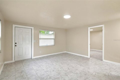 Immobilier commercial à vendre à Bradenton, Floride: 6 chambres, 175.59 m2 № 2413944 - photo 6