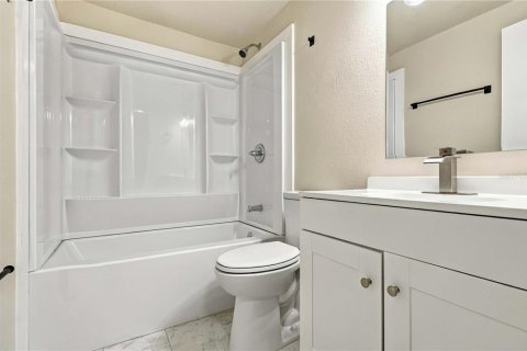 Immobilier commercial à vendre à Bradenton, Floride: 6 chambres, 175.59 m2 № 2413944 - photo 9