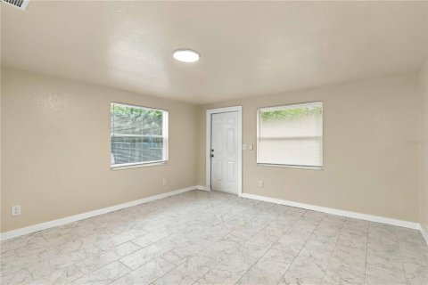 Immobilier commercial à vendre à Bradenton, Floride: 6 chambres, 175.59 m2 № 2413944 - photo 7
