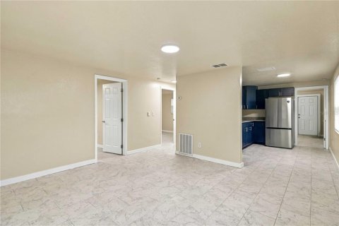 Immobilier commercial à vendre à Bradenton, Floride: 6 chambres, 175.59 m2 № 2413944 - photo 5