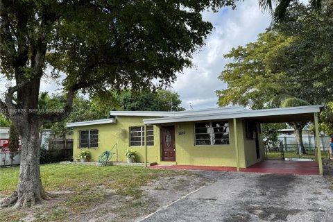 House in West Park, Florida 3 bedrooms, 87.33 sq.m. № 1991670 - photo 4