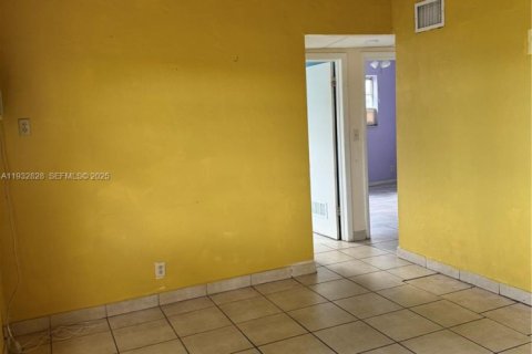 House in West Park, Florida 3 bedrooms, 87.33 sq.m. № 1991670 - photo 6