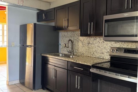 House in West Park, Florida 3 bedrooms, 87.33 sq.m. № 1991670 - photo 2