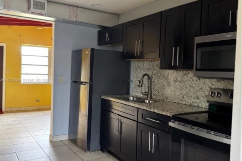 House in West Park, Florida 3 bedrooms, 87.33 sq.m. № 1991670 - photo 12