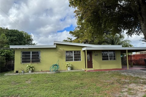 House in West Park, Florida 3 bedrooms, 87.33 sq.m. № 1991670