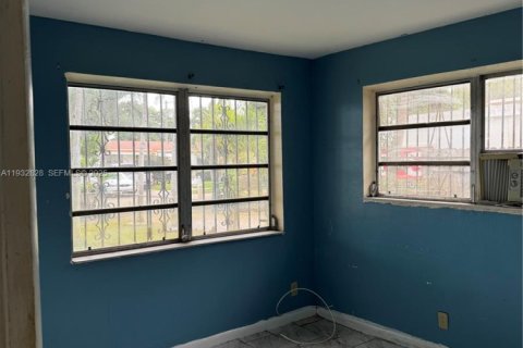 House in West Park, Florida 3 bedrooms, 87.33 sq.m. № 1991670 - photo 9