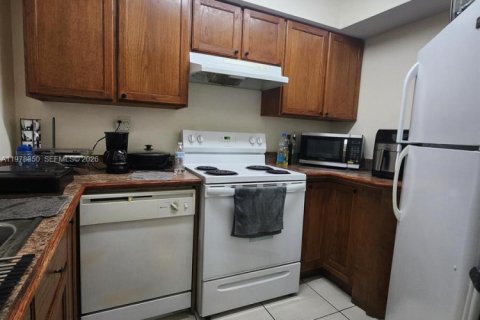 Condo in Miami, Florida, 2 bedrooms  № 2041918 - photo 4