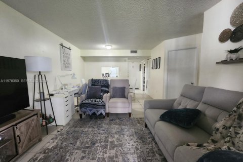 Condo in Miami, Florida, 2 bedrooms  № 2041918