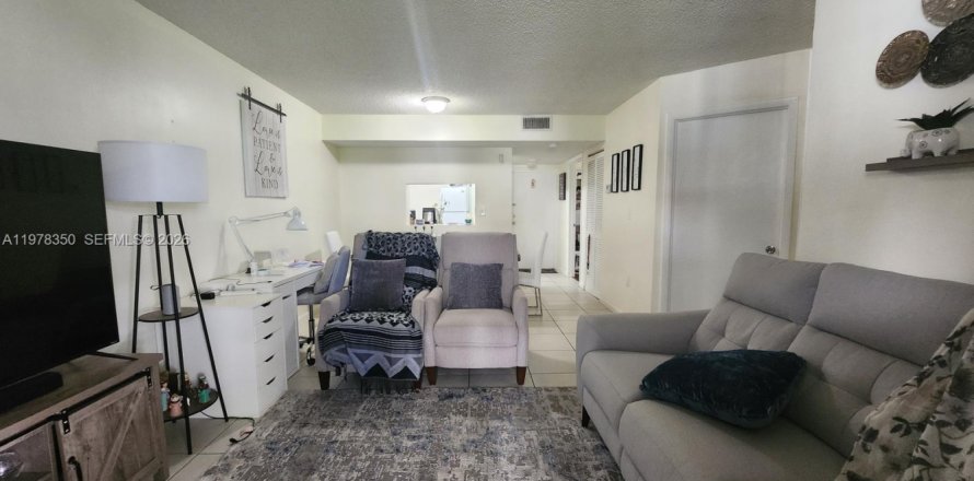 Condo in Miami, Florida, 2 bedrooms  № 2041918