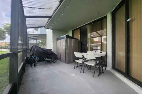 Condo in Miami, Florida, 2 bedrooms  № 2041918 - photo 6