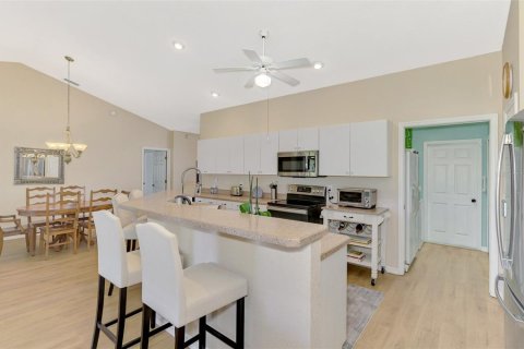 House in Port Charlotte, Florida 3 bedrooms, 180.23 sq.m. № 1542118 - photo 14