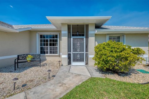 House in Port Charlotte, Florida 3 bedrooms, 180.23 sq.m. № 1542118 - photo 3